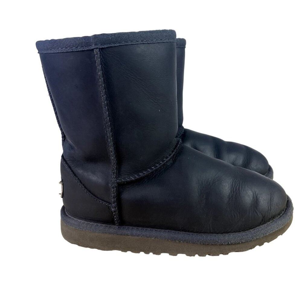 UGG Boots Kids 1 Classic Short Leather Water Resistant Wool Lined Comfy